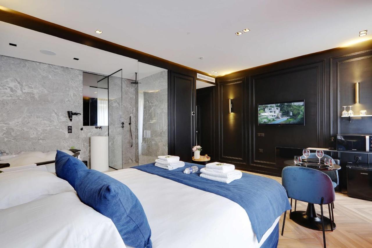 Couples Getaway Unit With Jacuzzi - City Center Париж Экстерьер фото